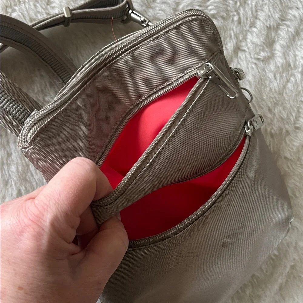 Travelon Anti-Theft Classic Slim Crossbody Taupe Grey Beige north south RFID - Picture 4 of 11